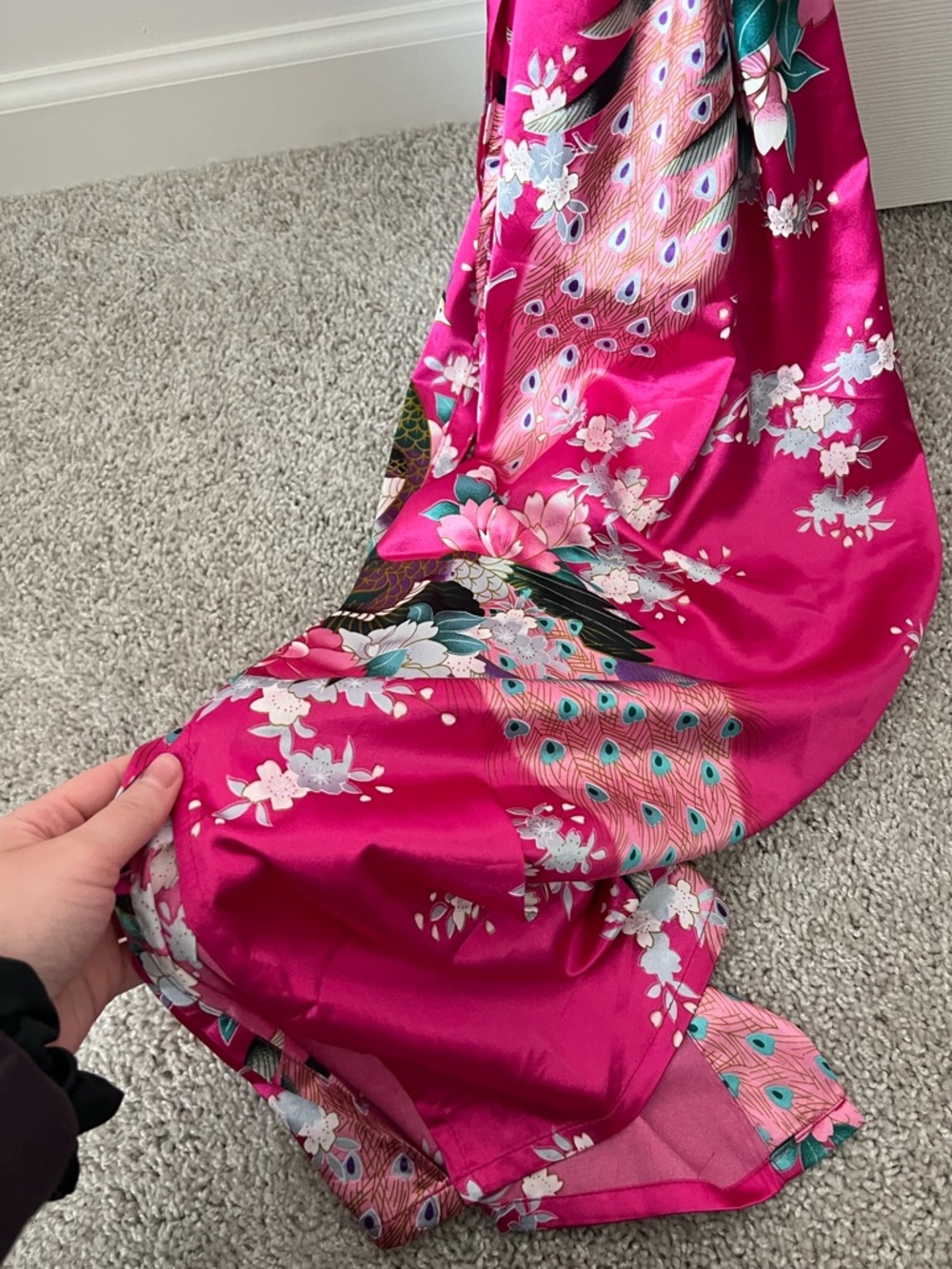 ◻️BABEYOND: Women’s M, pink kimono style bathrobe w/peacock accent, preowned◻️ - Picture 12 of 14